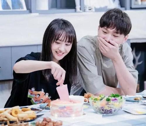 娱乐吃瓜酱男友送外卖,娱乐吃瓜酱男友的甜蜜送餐日常